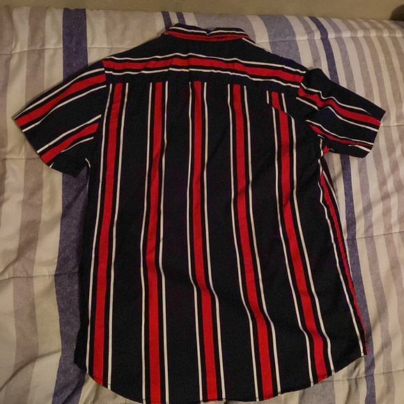 FOREVER 21 STRIPPED BUTTON UP SHIRT - Picture 2 of 3